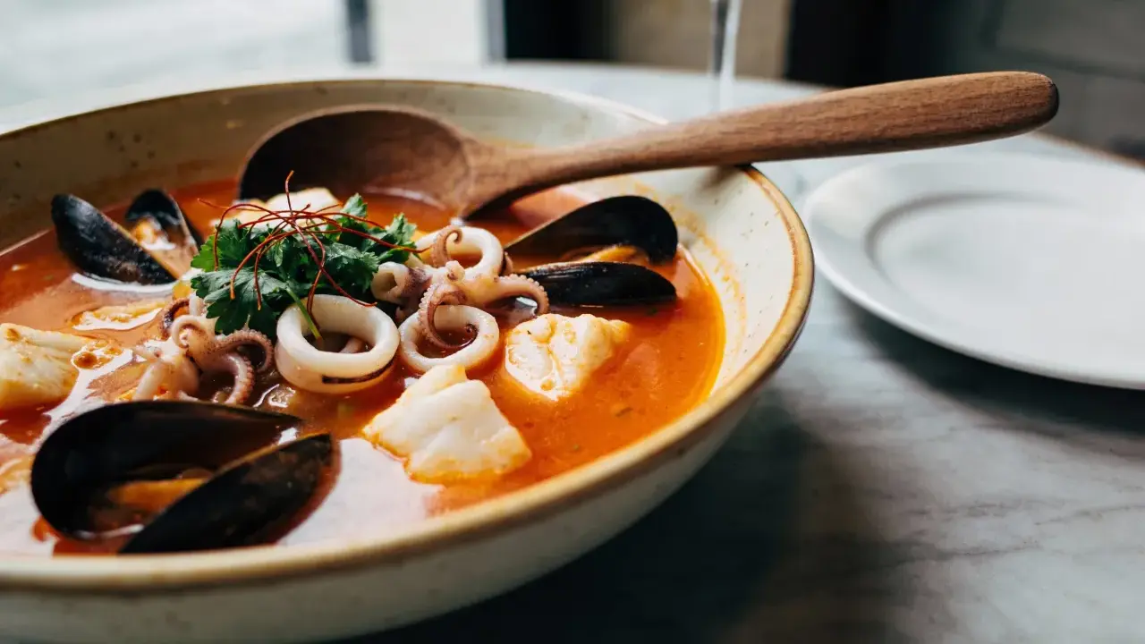 Soupe de poisson maison : le secret des chefs pour une saveur unique