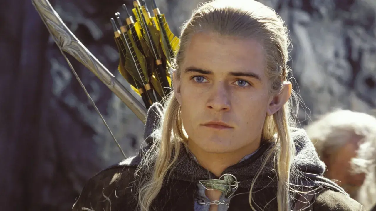 Orlando Bloom som Legolas i filmerna om Sagan om Ringen, med pilbåge och pilar redo.