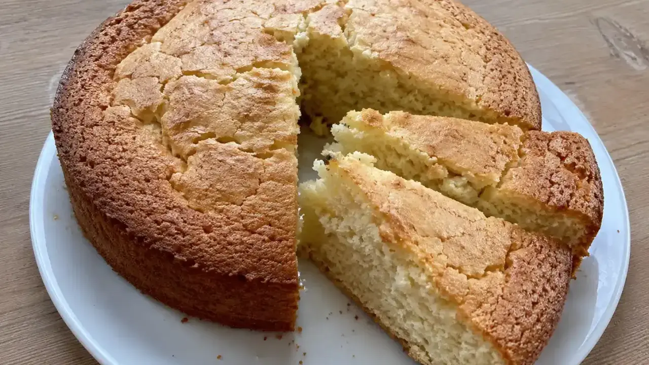 En gyllene sockerkaka, perfekt för fikat. Detta sockerkaka recept ger en saftig och god kaka.