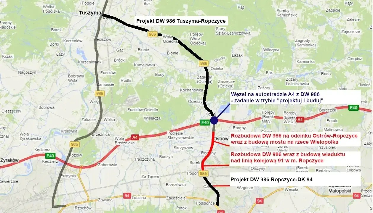 Mapa pokazuje przebieg projektowanej trasy DW 986 Tuszyma-Ropczyce, z zaznaczonymi odcinkami budowy i rozbudowy, w tym węzłem na autostradzie A4.