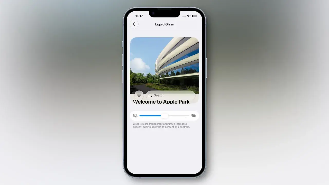 Na ekranie iPhone'a widzimy interfejs aplikacji "Liquid Glass" z widokiem na Apple Park. To przykład, jak można tworzyć prezentacje, np. na keynote.