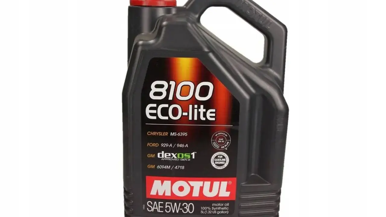 Czarna bańka oleju silnikowego Motul 8100 ECO-lite SAE 5W-30 z czerwonym korkiem.