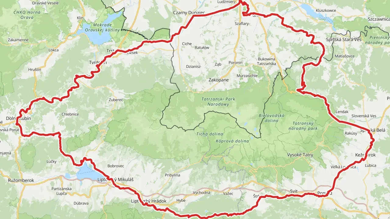 Wyznaczony czerwony szlak wokół Tatr, biegnący przez polskie i słowackie tereny, obejmuje m.in. Nowy Targ, Zakopane, Tatrzański Park Narodowy i Wysokie Tatry.