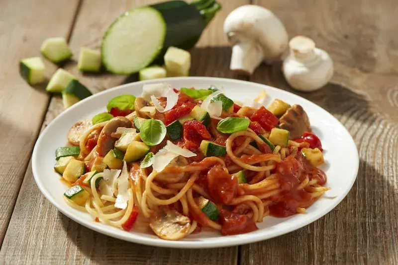 Jak zrobić idealne spaghetti bolognese z warzywami? Pełny przepis!