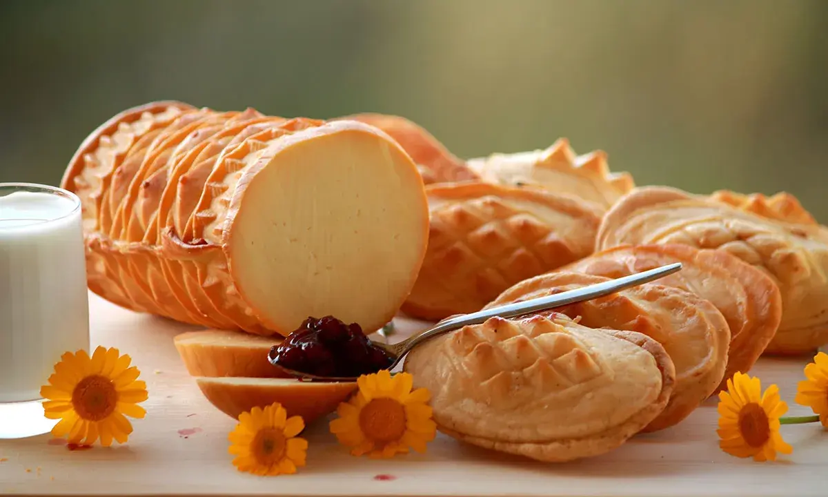 Z jakiego mleka jest oscypek? Odkryj sekrety i uniknij podróbek!