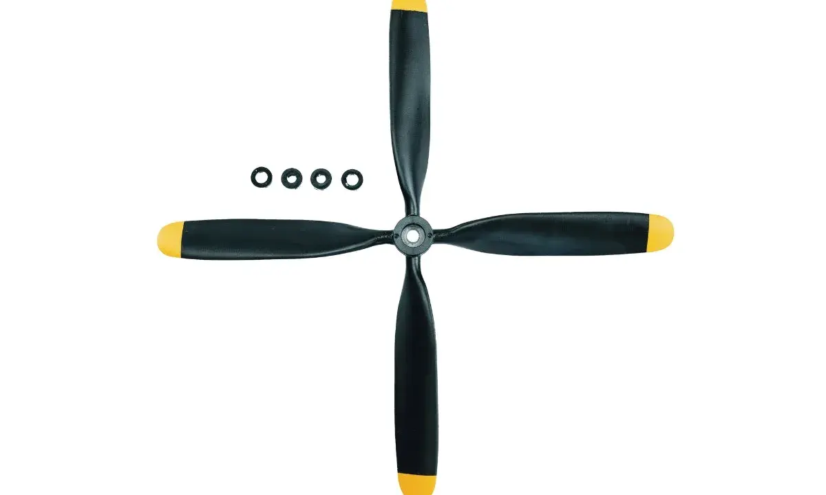 Vierblättriger Propeller mit gelben Spitzen, bereit für den Einbau in einen blf Motor. Vier kleine Ringe liegen daneben.