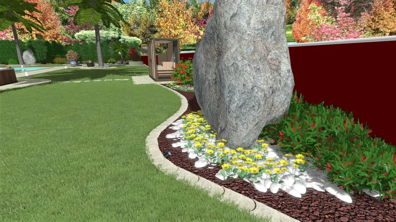 Un giardino da zero con prato verde, aiuola fiorita con margherite gialle e cespugli rossi, roccia imponente e un angolo doccia esterno.