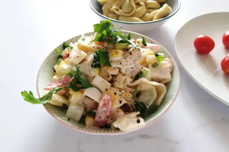 Jak zrobić sałatkę z tortellini, która zaskoczy Twoich gości