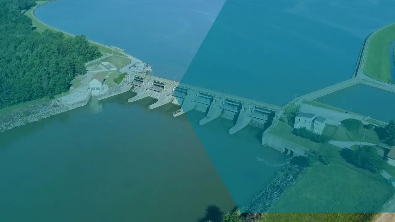 Staudamm mit mehreren Toren, der die **hydraulische Energie** nutzt, um Strom zu erzeugen.