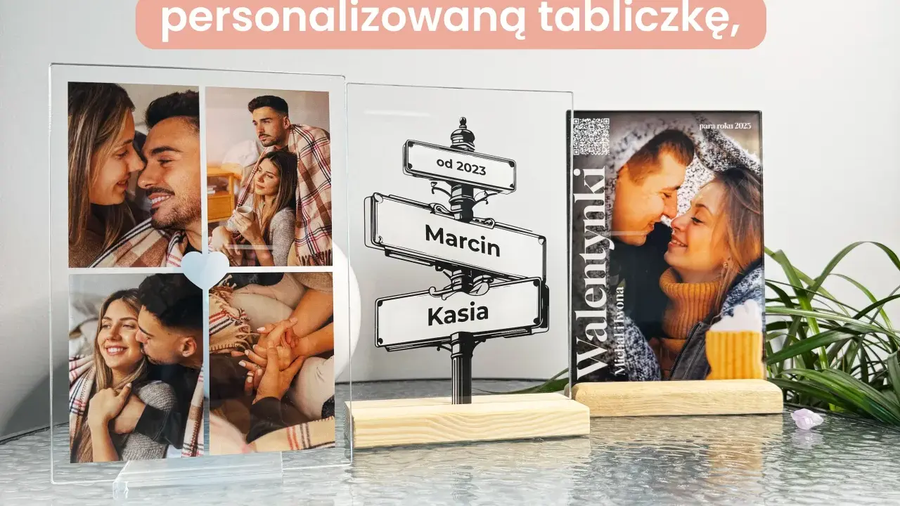 Personalizowane tabliczki ze zdjęciami par i imionami, jako inspiracja na Walentynki.