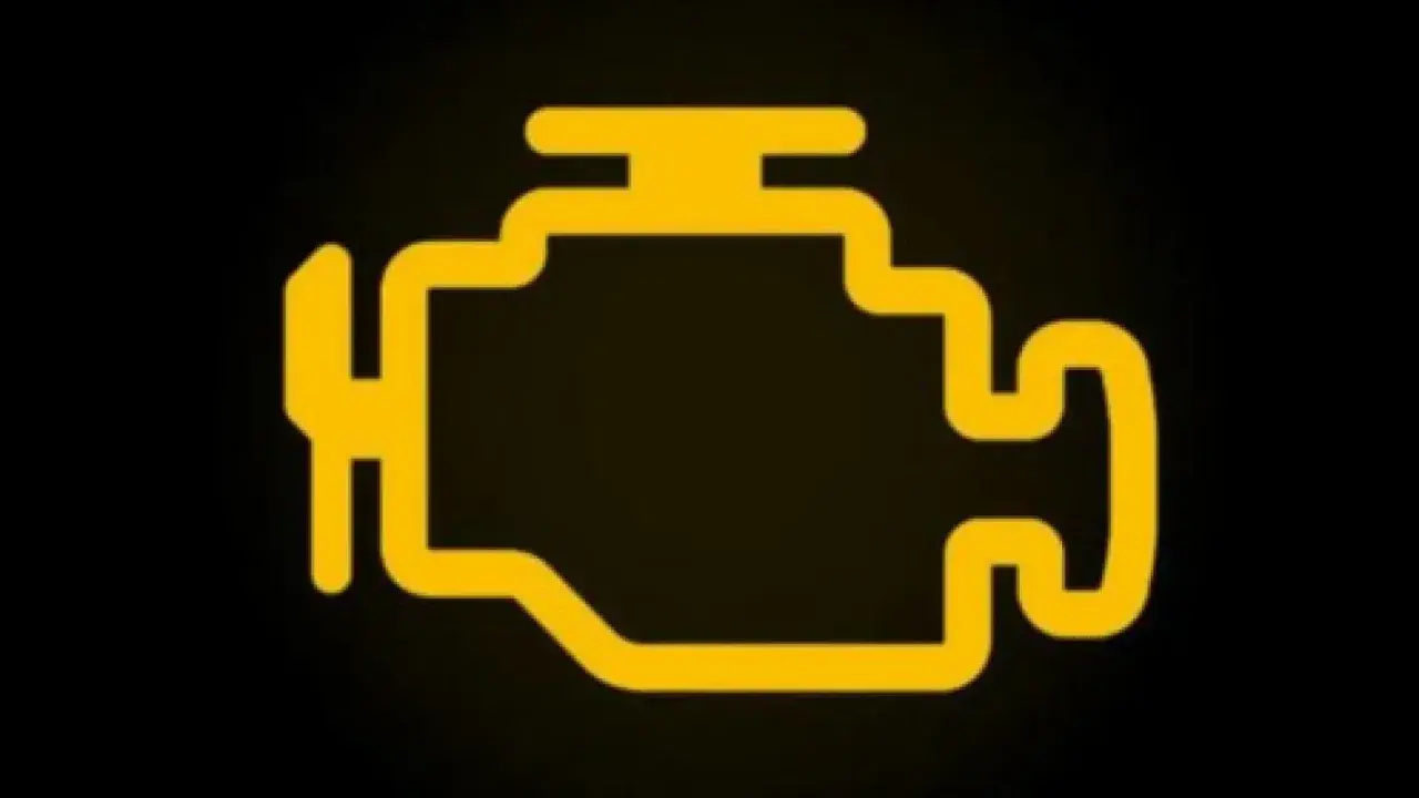 Luz naranja de motor en el coche. Indica un problema que necesita atención.