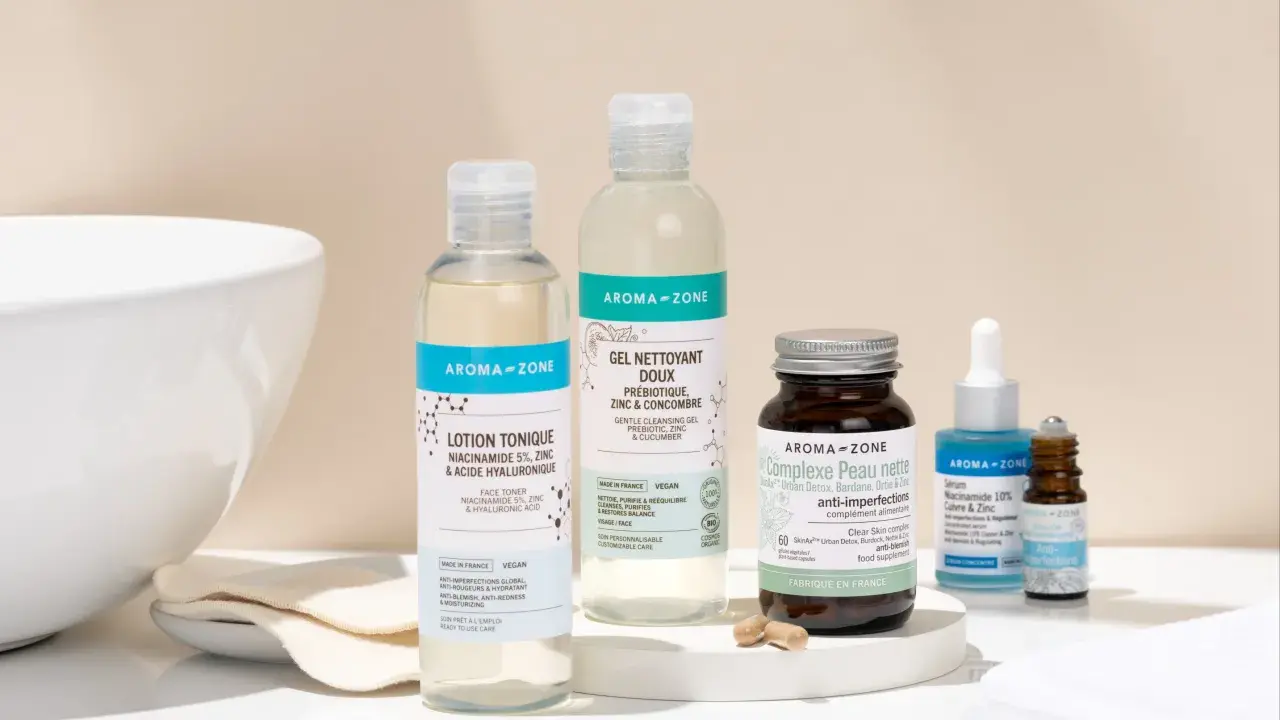 Routine de soins Aroma-Zone pour peau acnéique : lotion tonique, gel nettoyant, complexe alimentaire et sérum.
