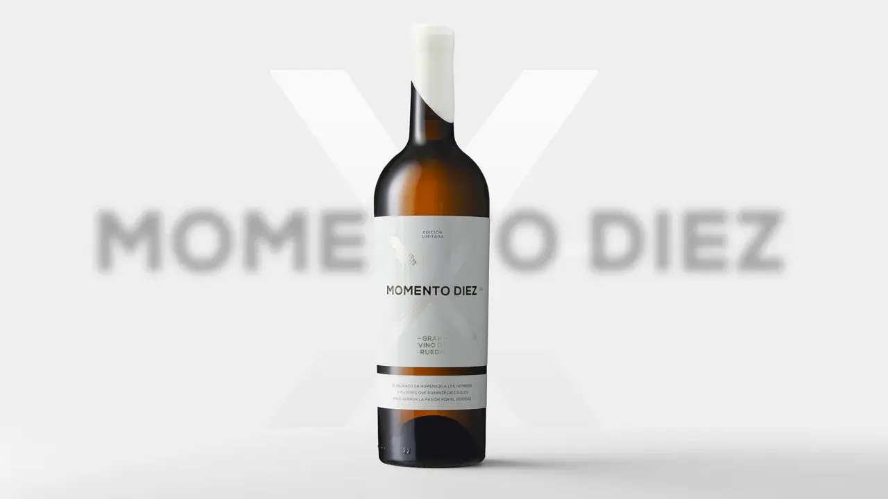 Botella de vino blanco "Momento Diez", edición limitada, Gran Vino de Rueda. Podría ser el mejor vino blanco de España, un homenaje a la pasión por el Verdejo.