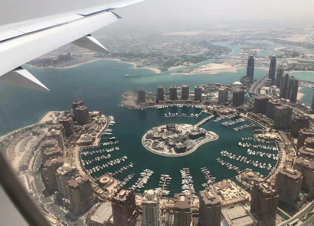 Lot do Dubaju: Ile trwa z Polski? Czas, przesiadki, co wpływa?
