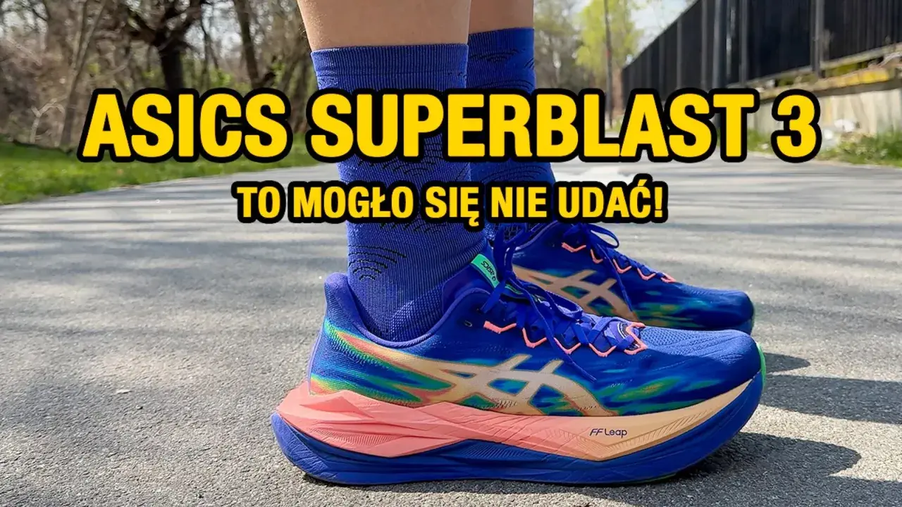 Para biegowa Asics Superblast 3 w jaskrawym kolorze, gotowa na wyzwania.