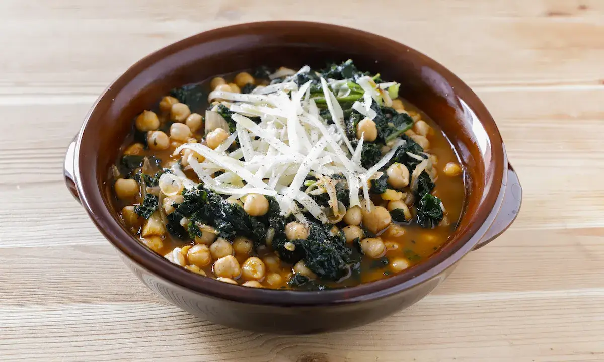Minestra Cavolo Nero e Ceci: Ricetta Tradizionale Facile e Veloce