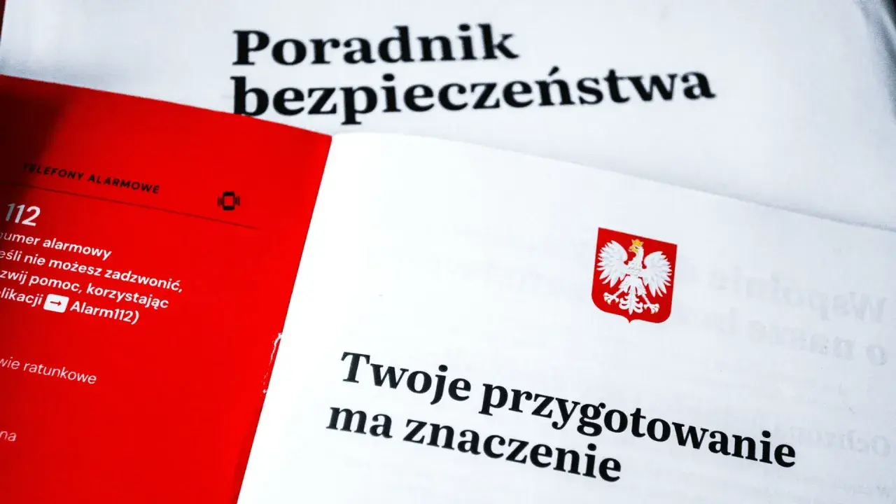 Poradnik bezpieczeństwa z numerem alarmowym 112. Zasada 3 dni przypomina o przygotowaniu na wypadek sytuacji kryzysowych.