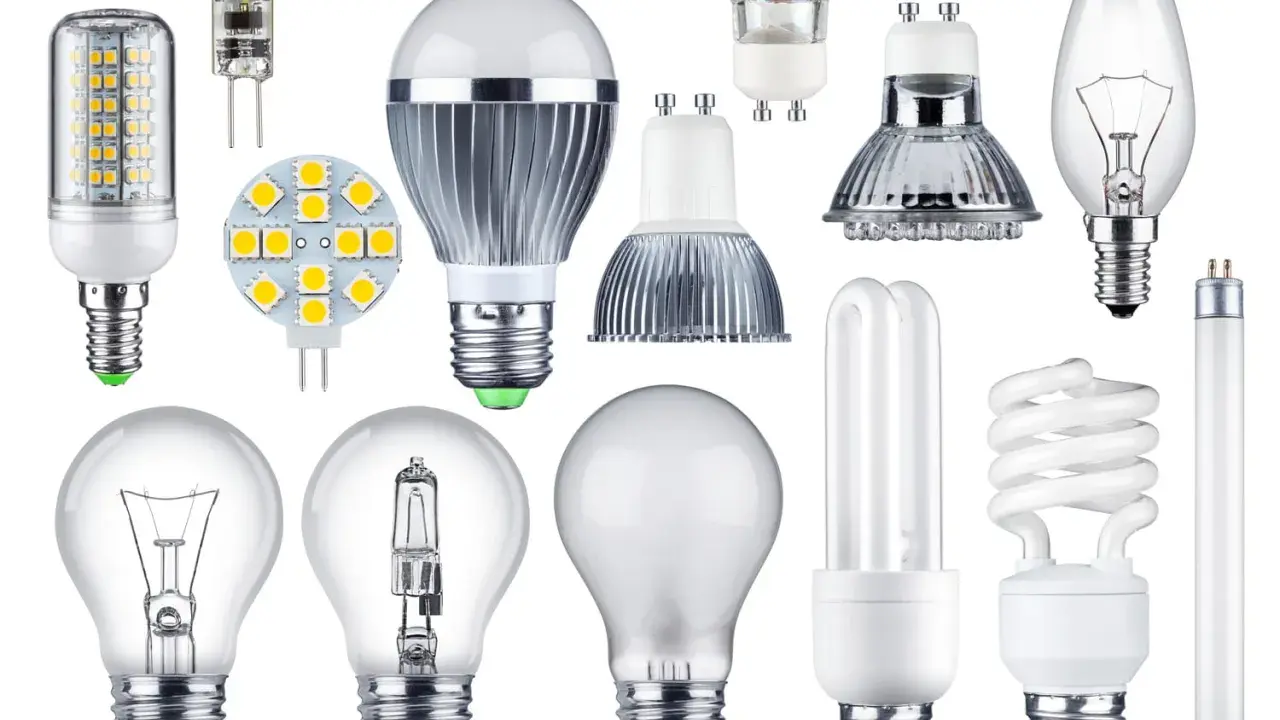 Divers ampoules : incandescence, halogène, fluocompact, et plusieurs modèles de **fonctionnement LED** illustrant l'évolution de l'éclairage.