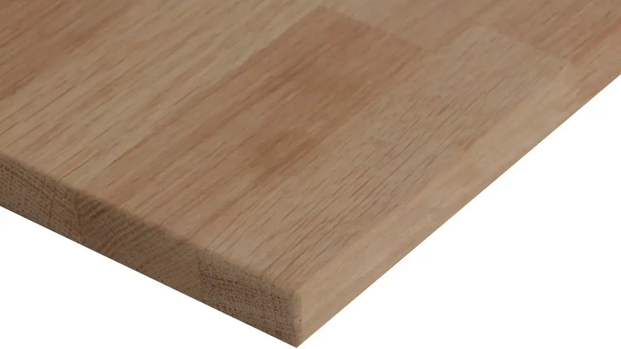 Superficie de madera de roble con vetas claras y textura natural. Diversos tipos de madera roble para proyectos.