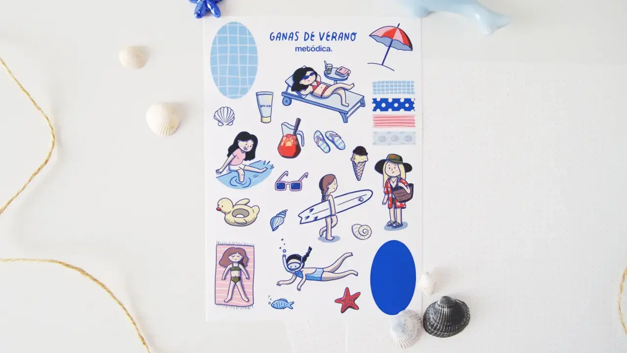 Abecedario de letras para imprimir con temática de verano: chicas disfrutando de la playa, piscina y helados.