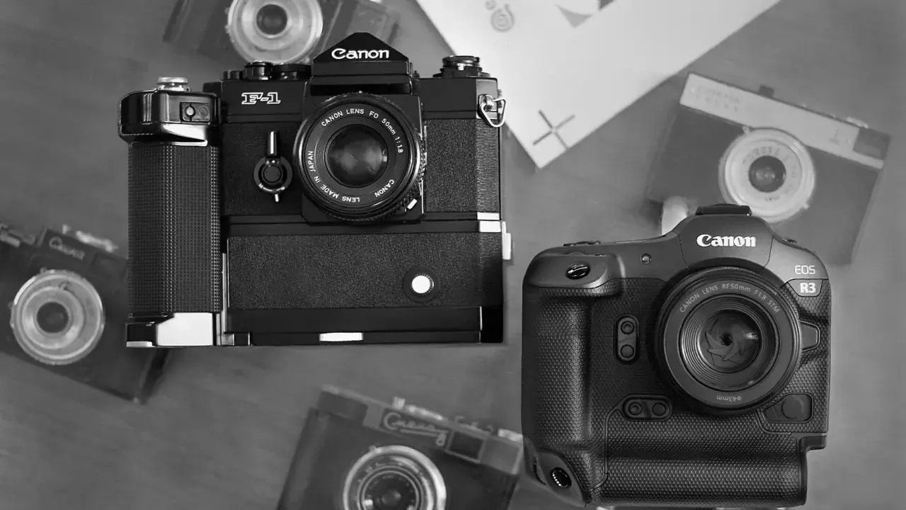 Dwa aparaty Canon: starszy model F-1 i nowoczesny EOS R3, otoczone innymi aparatami.