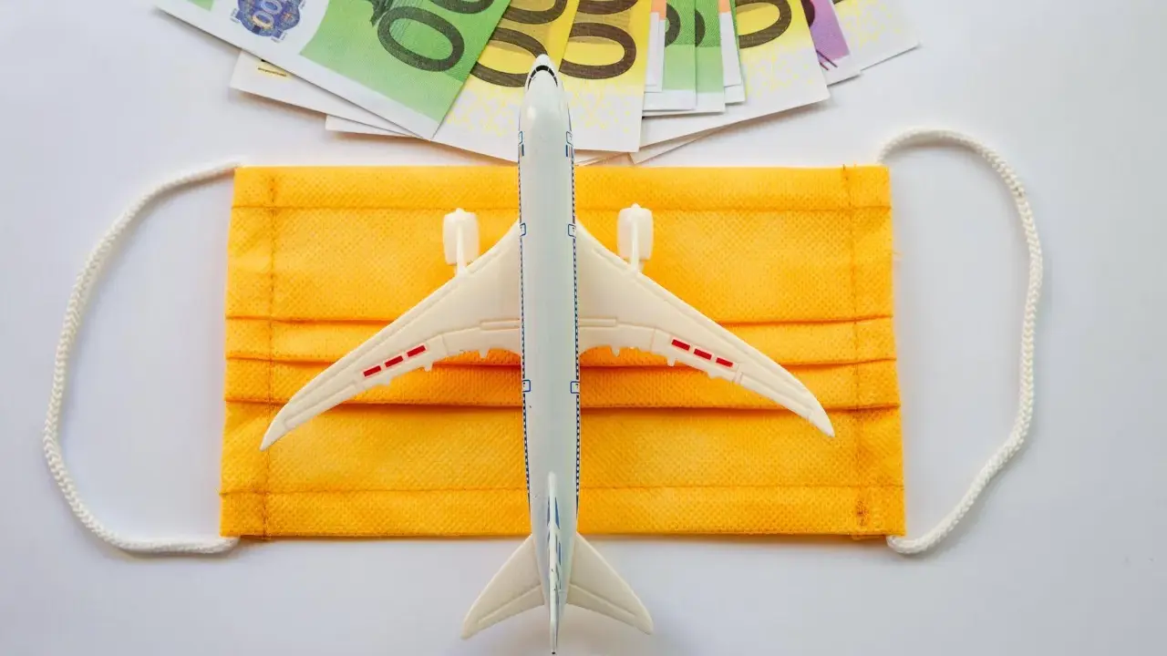 Samolot, maska i euro. Zastanawiasz się, jak odwołać lot Ryanair?