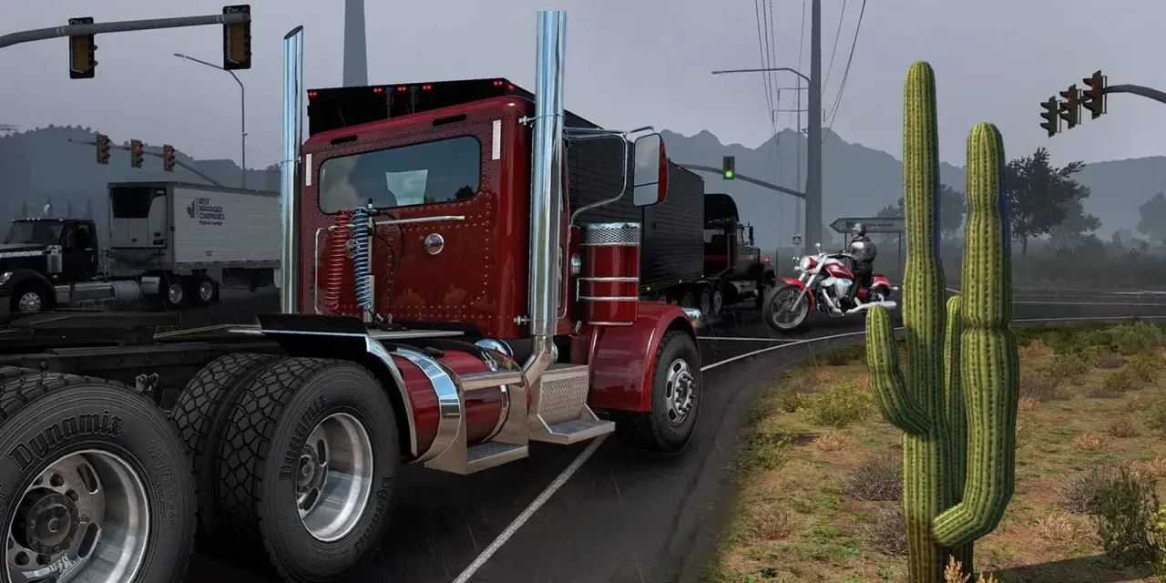 Realistyczne mody do ETS 2: czerwona ciężarówka, motocyklista i kaktus na pustynnej drodze.
