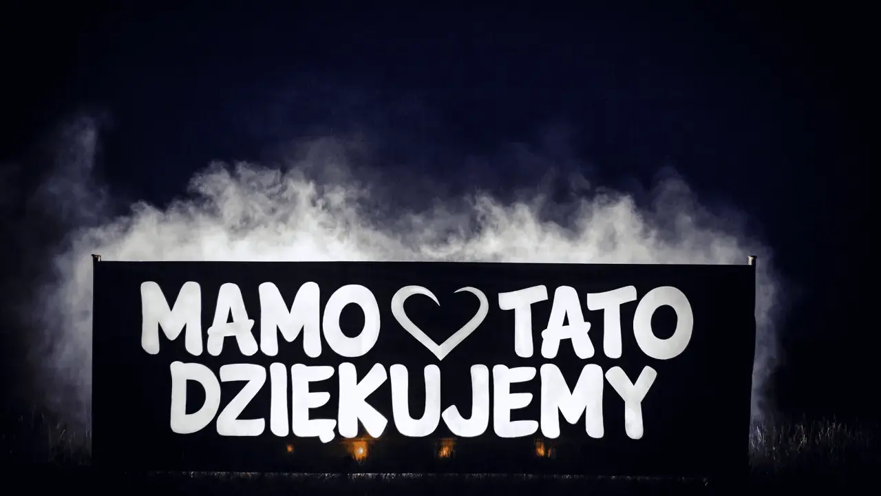 Mamo, Tato, dziękujemy! Wasze podziękowania dla rodziców z humorem rozświetlają noc.