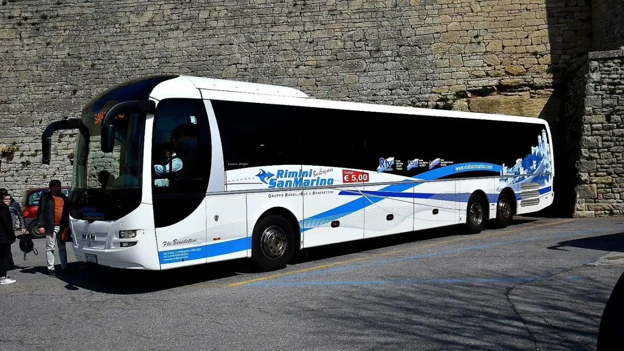 Autobus Rimini San Marino, ideale per un viaggio da Cattolica a Riccione.
