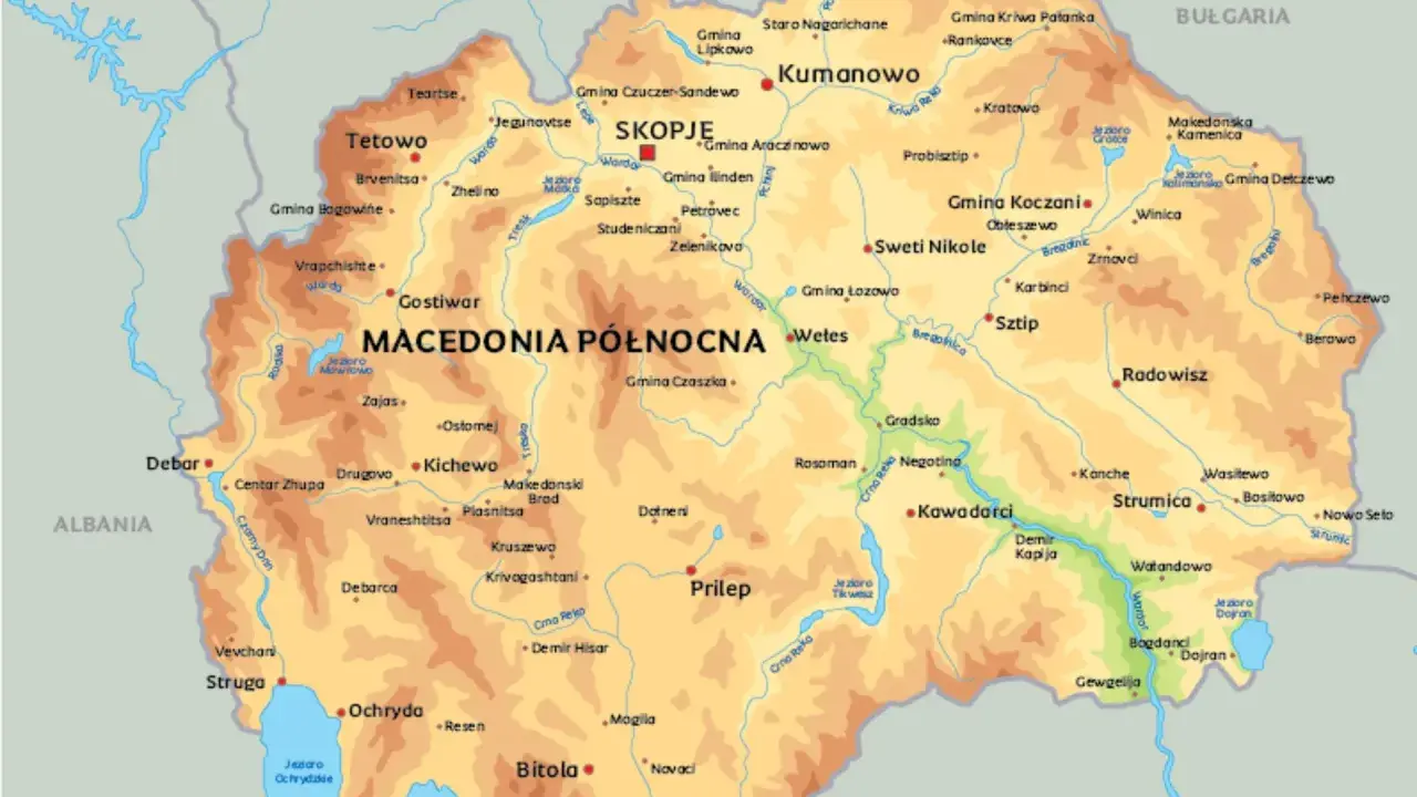 Mapa fizyczna Macedonii Północnej z zaznaczonymi miastami, rzekami i jeziorami. Idealny przewodnik po regionie.