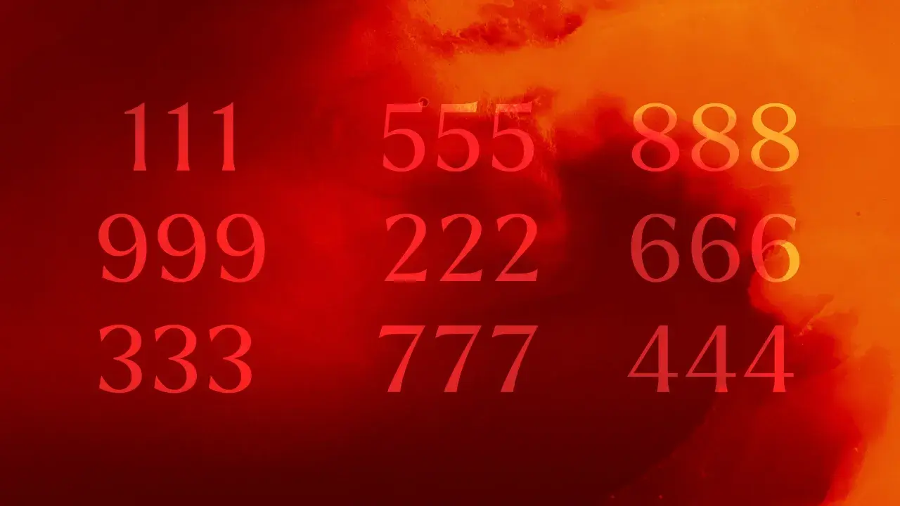 Czerwone liczby 111, 999, 333, 555, 222, 777, 888, 666, 444 na tle ognistych barw. Rusina Molly tekst.