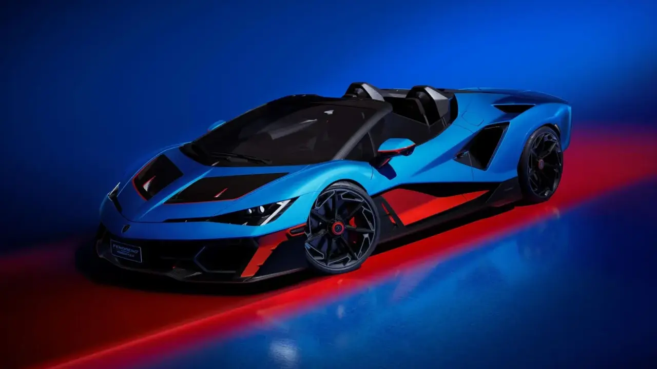 Ein blauer Lamborghini Veneno Roadster mit roten Akzenten steht auf einem glänzenden Boden, beleuchtet von rotem und blauem Licht.