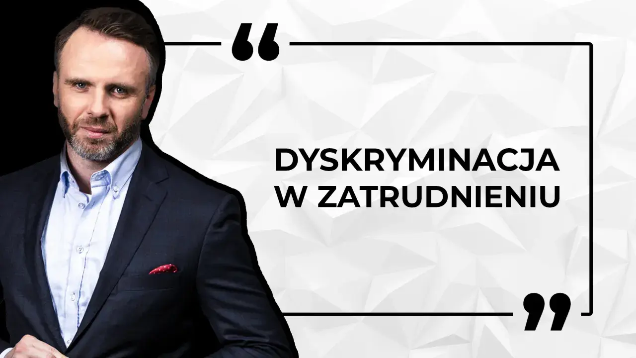 Mężczyzna w garniturze, cytat: "Dyskryminacja w zatrudnieniu". Unikaj odmowy przyjęcia do pracy przez pracodawcę.
