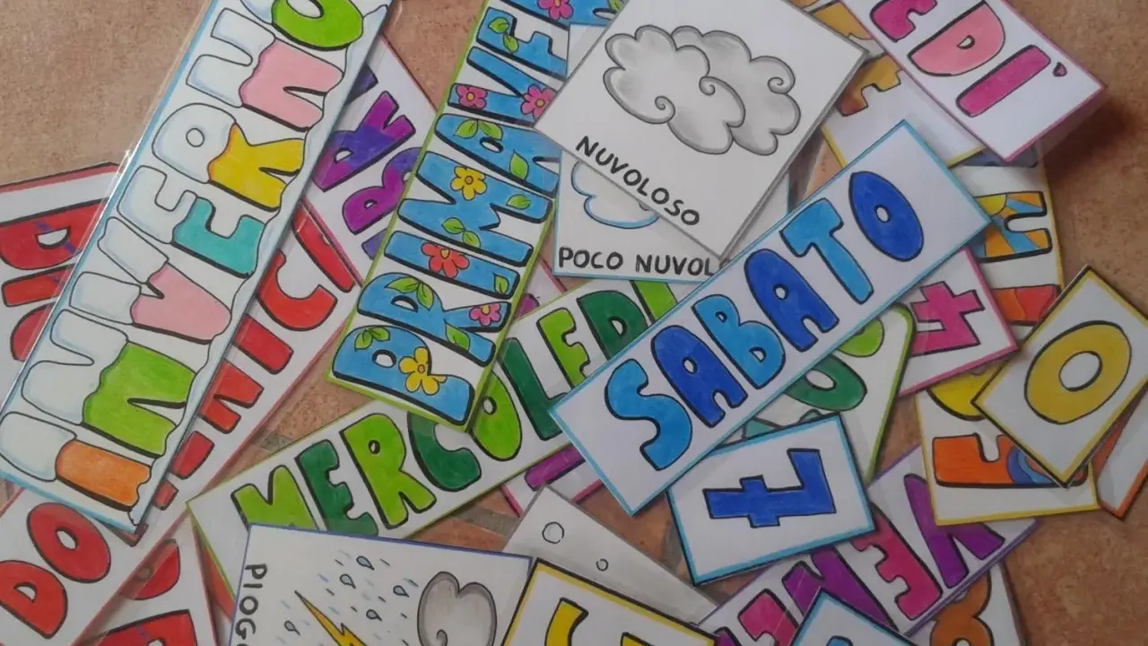 Elementi colorati per un calendario da costruire scuola primaria: giorni della settimana, stagioni, numeri e meteo.