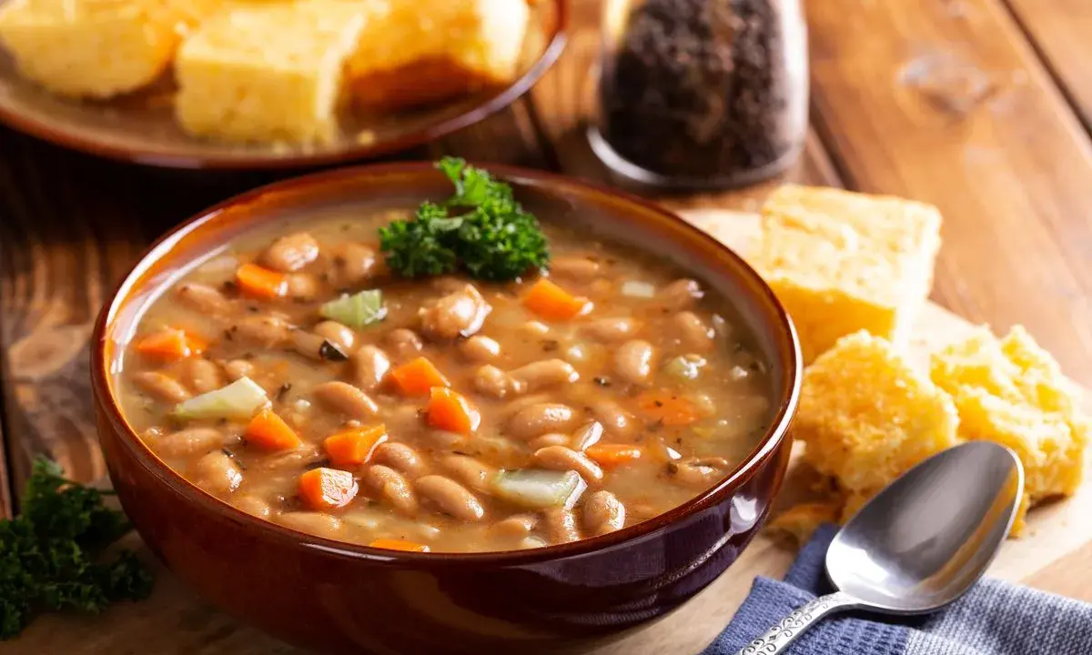 Minestra di Fagioli in Scatola: Ricetta Veloce e Gustosa (Pronta in 30 Min)