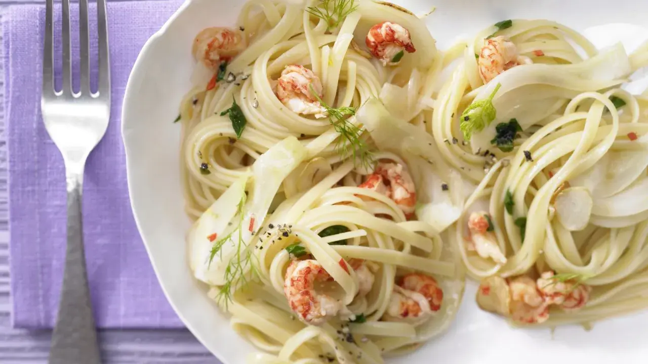Pasta mit Flusskrebsen und Fenchel. Ein köstliches Gericht, um Flusskrebse zu essen.