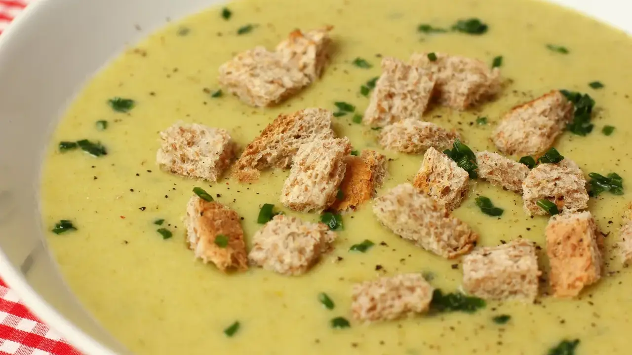 Soupe poireaux pommes de terre Cookeo : le velouté express 10 min