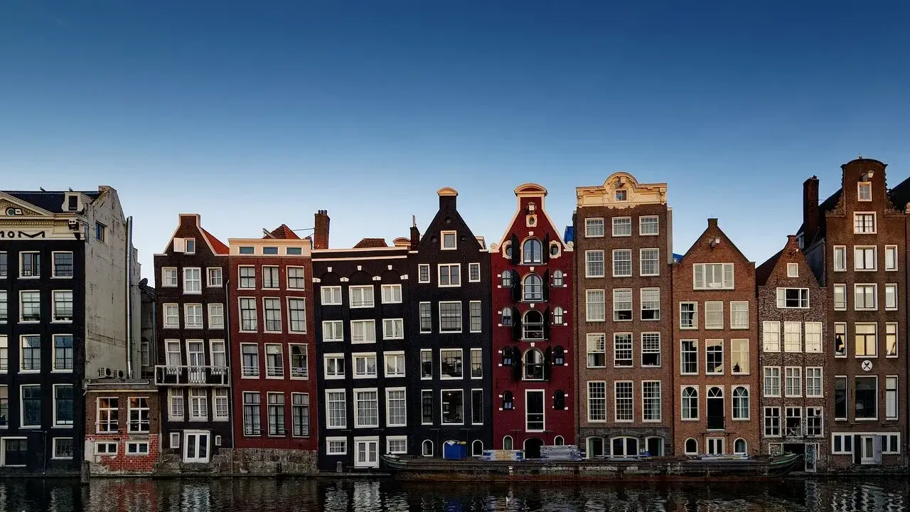 Co zwiedzić w Amsterdamie? Odkryj miasto i zaplanuj idealny wyjazd.