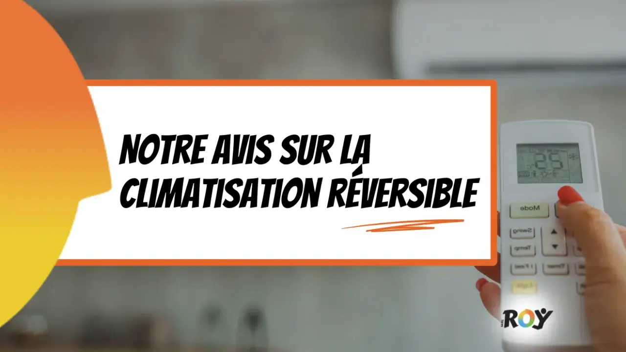 Notre avis sur la climatisation réversible : une solution de chauffage et climatisation efficace. Une main tient une télécommande.