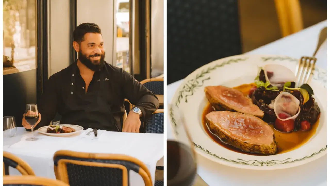 Un chef souriant savoure un plat de nourriture parisienne, un délice de viande et de légumes sur une assiette ornée.