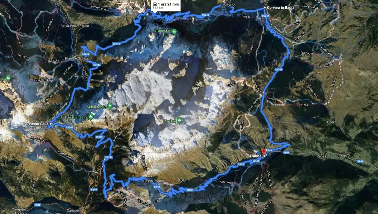 Mappa cartina passi dolomitici: itinerario Sella Ronda con tappe a Corvara, Arabba e Selva di Val Gardena.