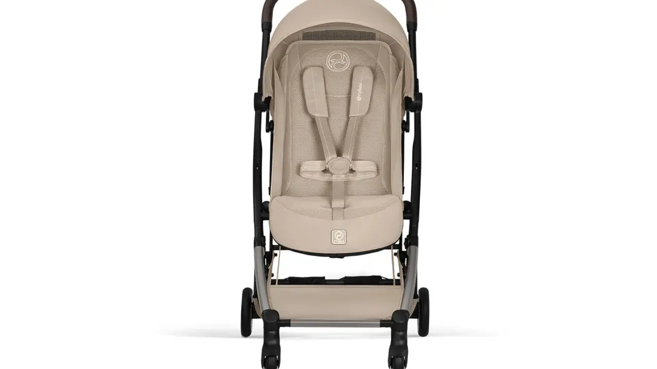 Elegancki, beżowy wózek Cybex Orfeo z pięciopunktowymi pasami bezpieczeństwa i wygodnym siedziskiem. Idealny na spacery.