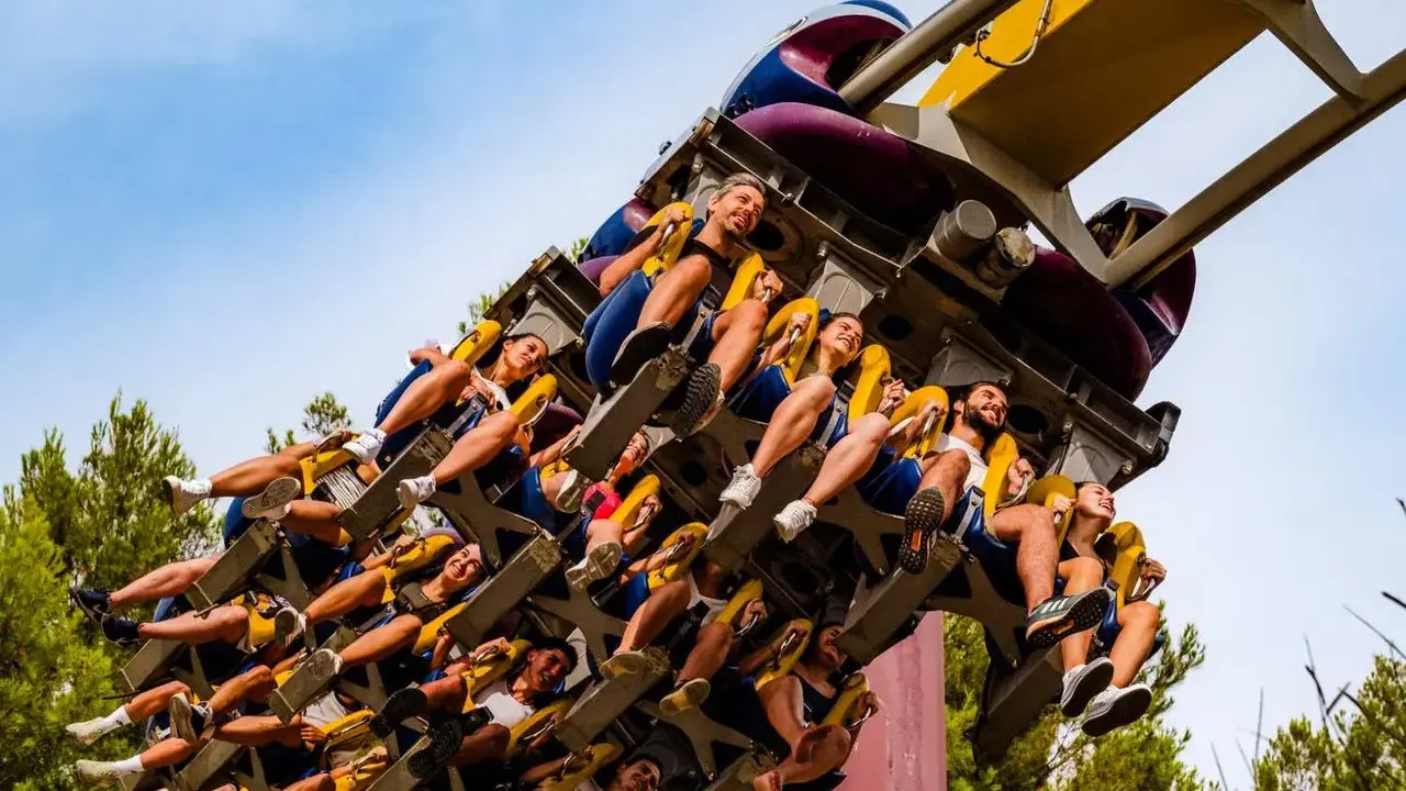 Todo lo que necesitas saber sobre la montaña rusa Tarántula en el parque de atracciones