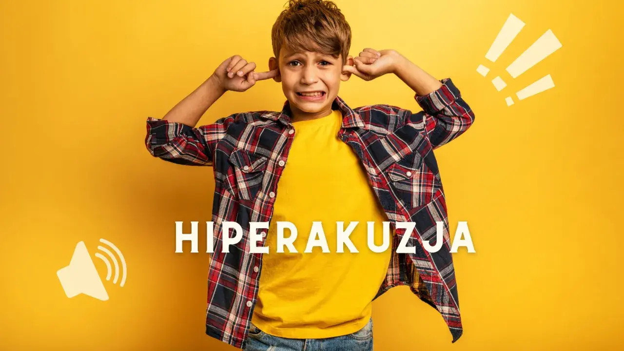 Chłopiec zatyka uszy, cierpiąc z powodu nadwrażliwości na dźwięki. Słowo "HIPERAKUZJA" podkreśla jego cierpienie.
