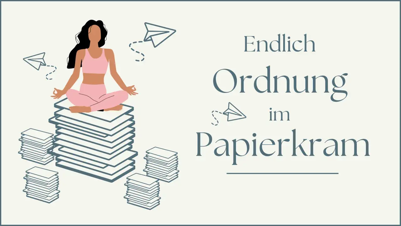 Frau meditiert auf Papierstapeln, um den Papierkram zu sortieren. Papierflugzeuge fliegen um sie herum.