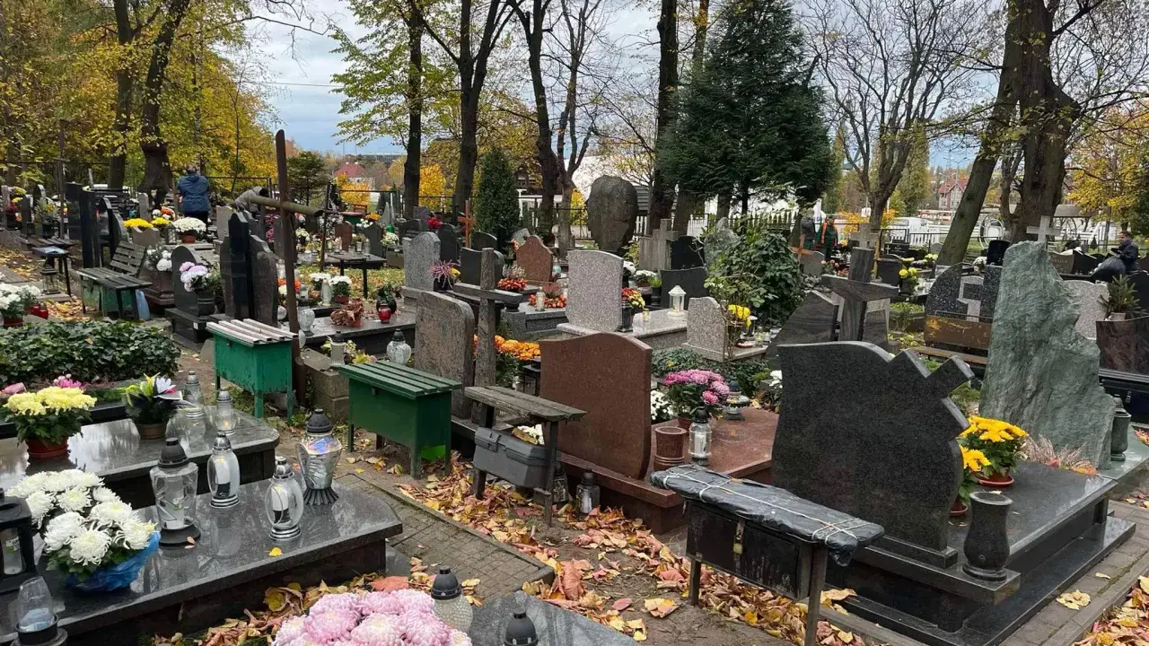 Jak znaleźć grób w Łodzi? Wyszukiwarki i praktyczne wskazówki