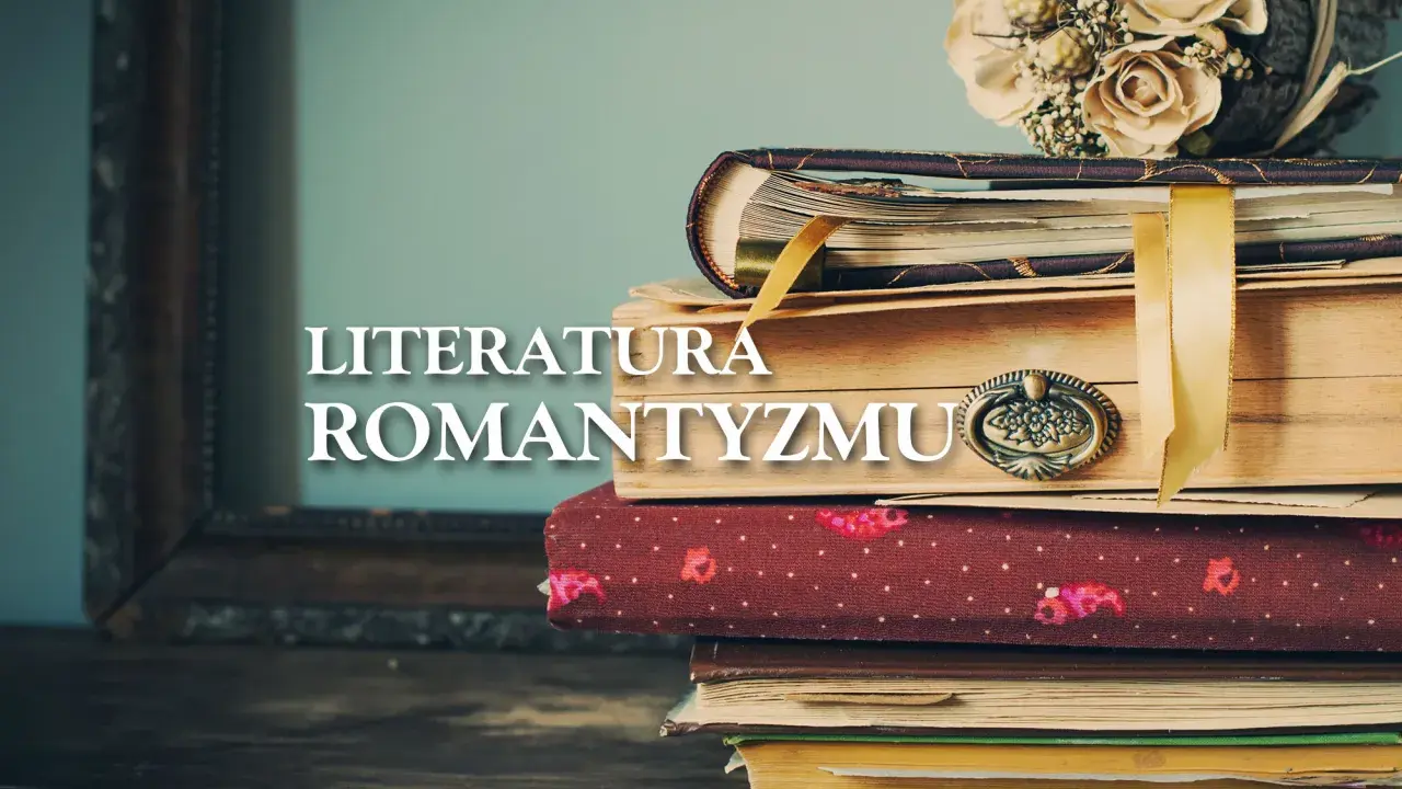 Stos starych książek z bukietem suszonych kwiatów i napisem "Literatura Romantyzmu".