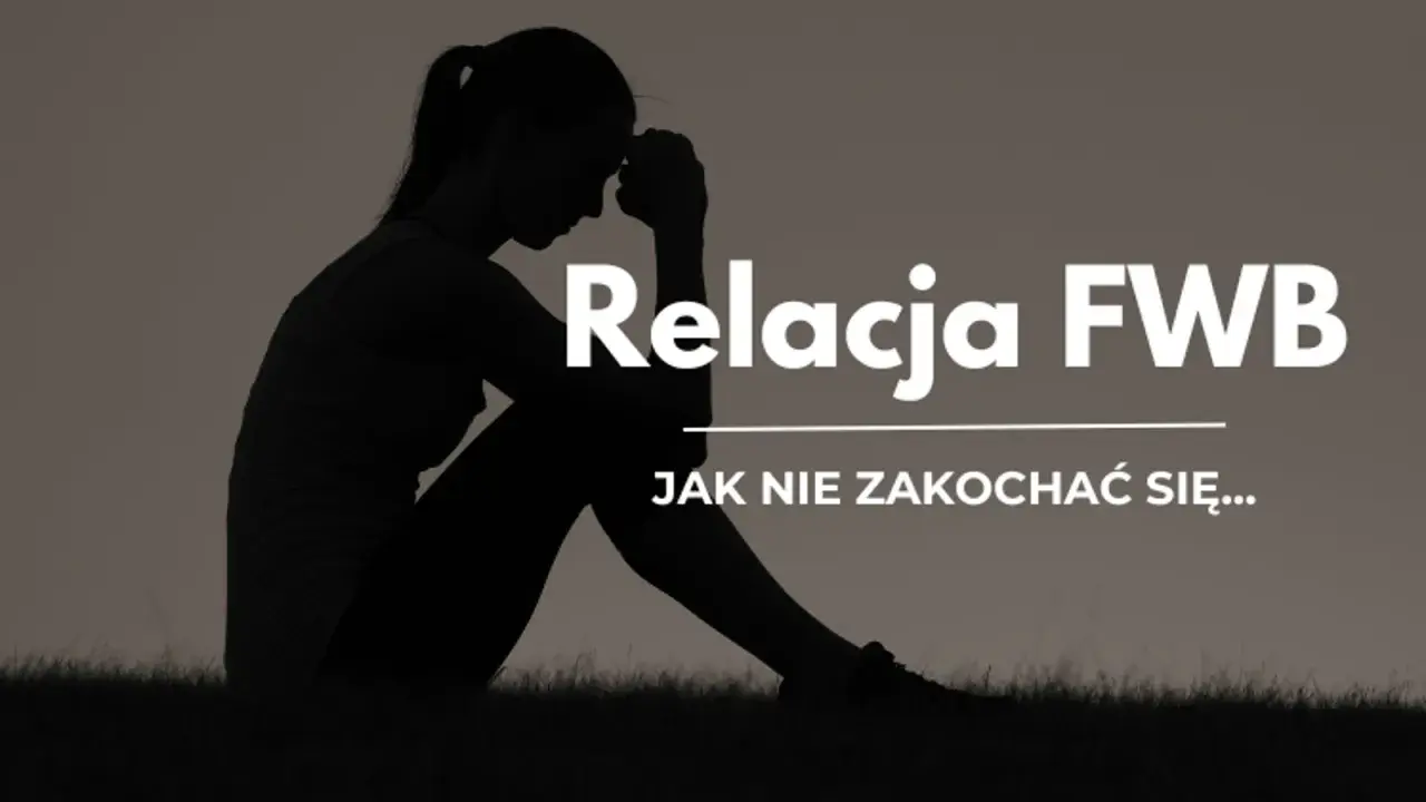 Sylwetka kobiety siedzącej na trawie, z ręką na czole. Napis "Relacja FWB. Jak nie zakochać się...".