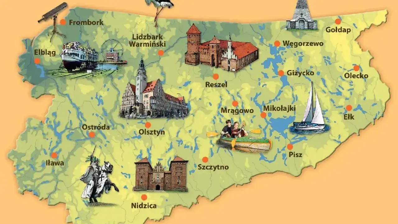 Mapa turystyczna Warmii i Mazur z zamkami, jeziorami, żaglówką, kajakarzami i bocianem.