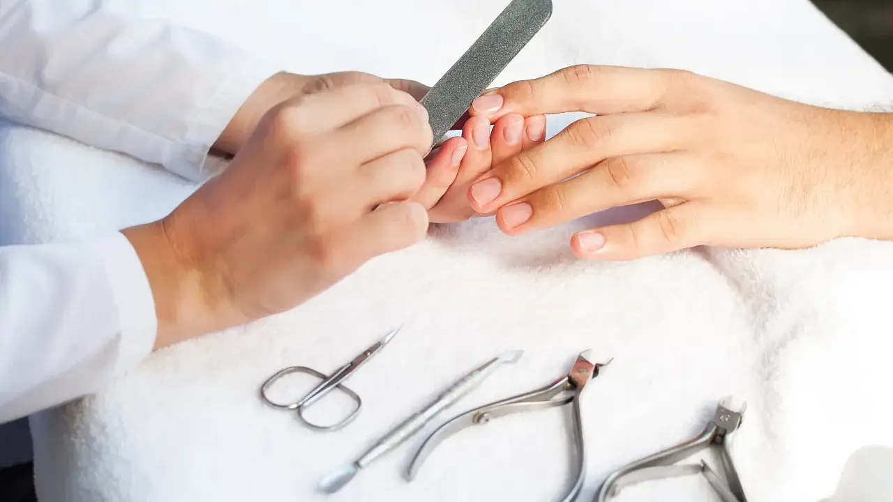 Czy on lubi Twoje paznokcie? Poznaj męskie sekrety manicure!